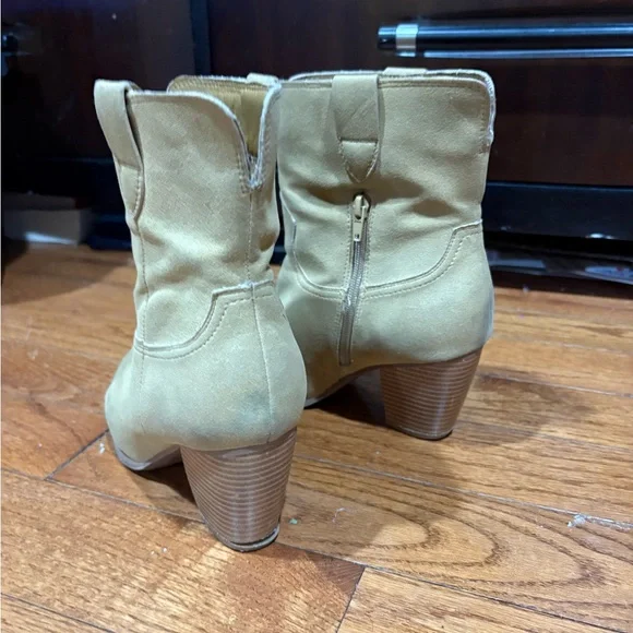 MIA Cream Heeled Boots - Picture 4 of 4